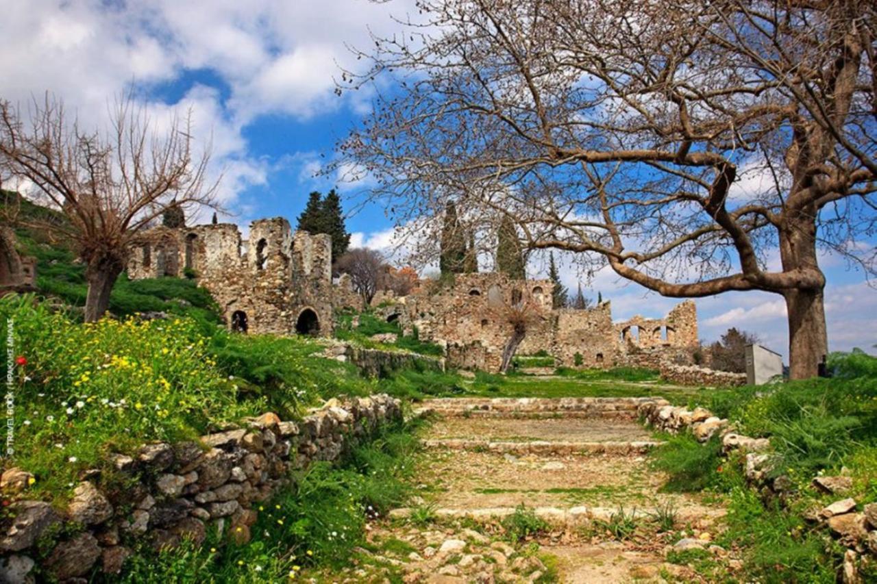 Olive And Orange Apartment Mystras Exterior foto