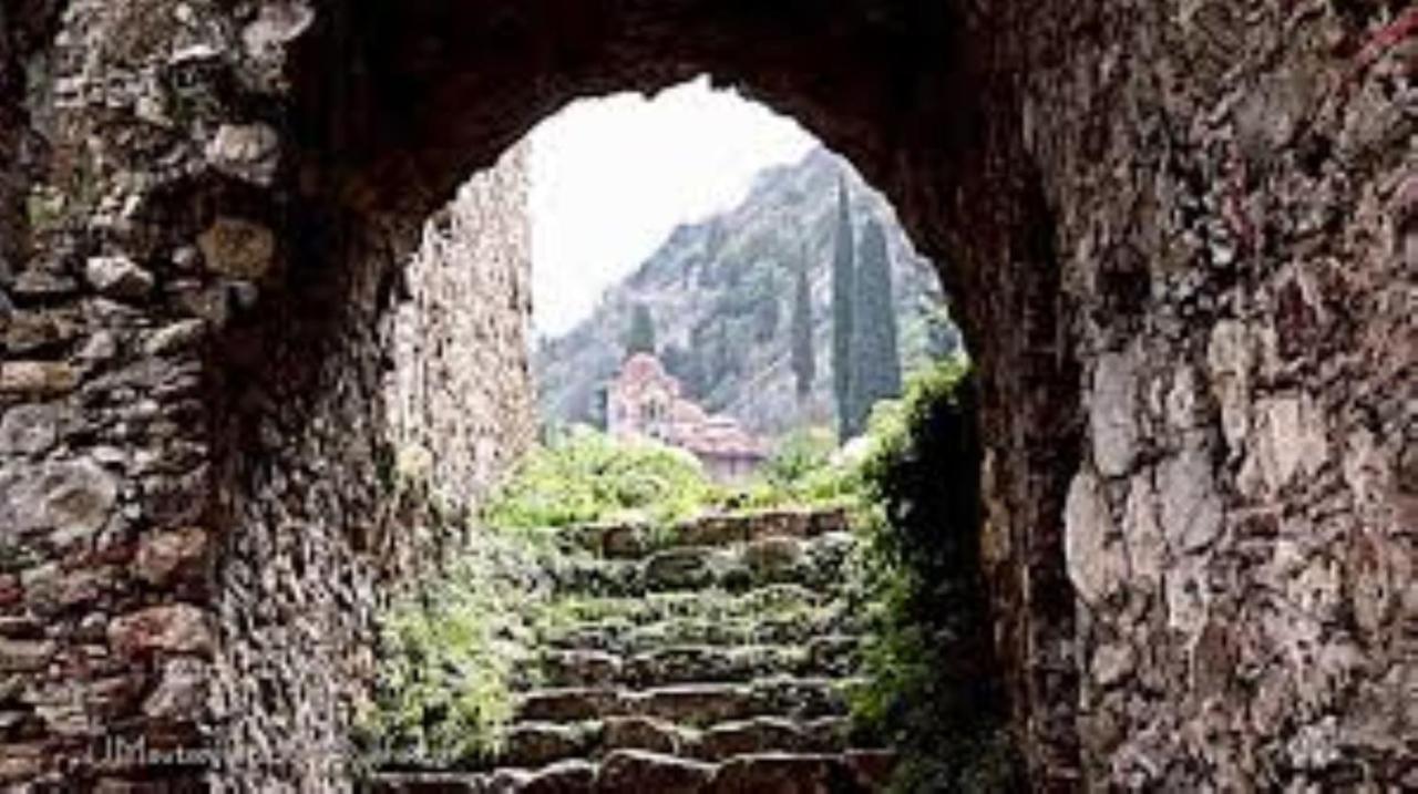 Olive And Orange Apartment Mystras Exterior foto